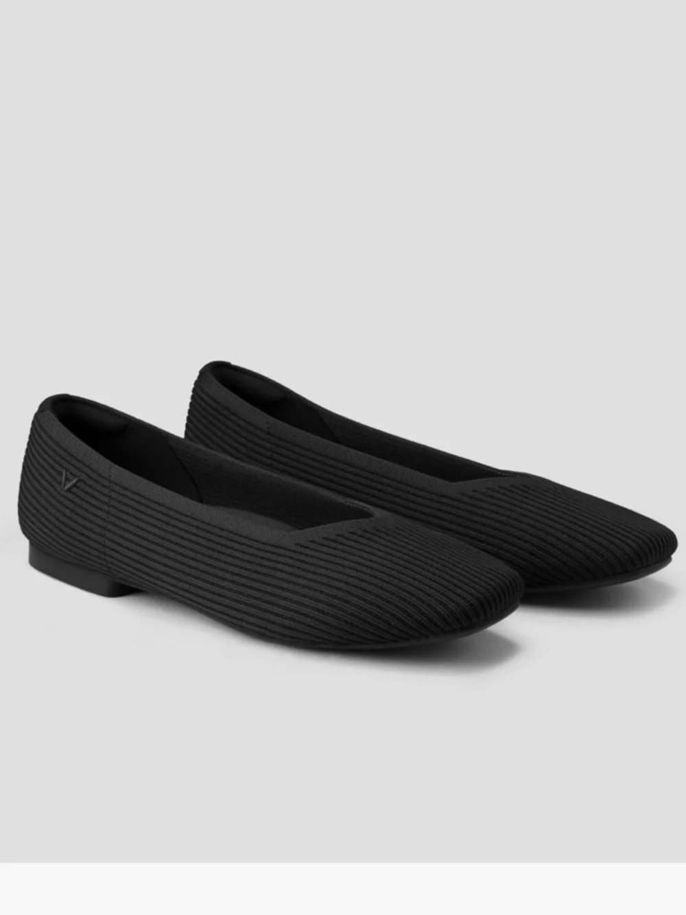 Vivaia Square-Toe V-Cut Flats Margot 2.0 size 7.5 (38.5)